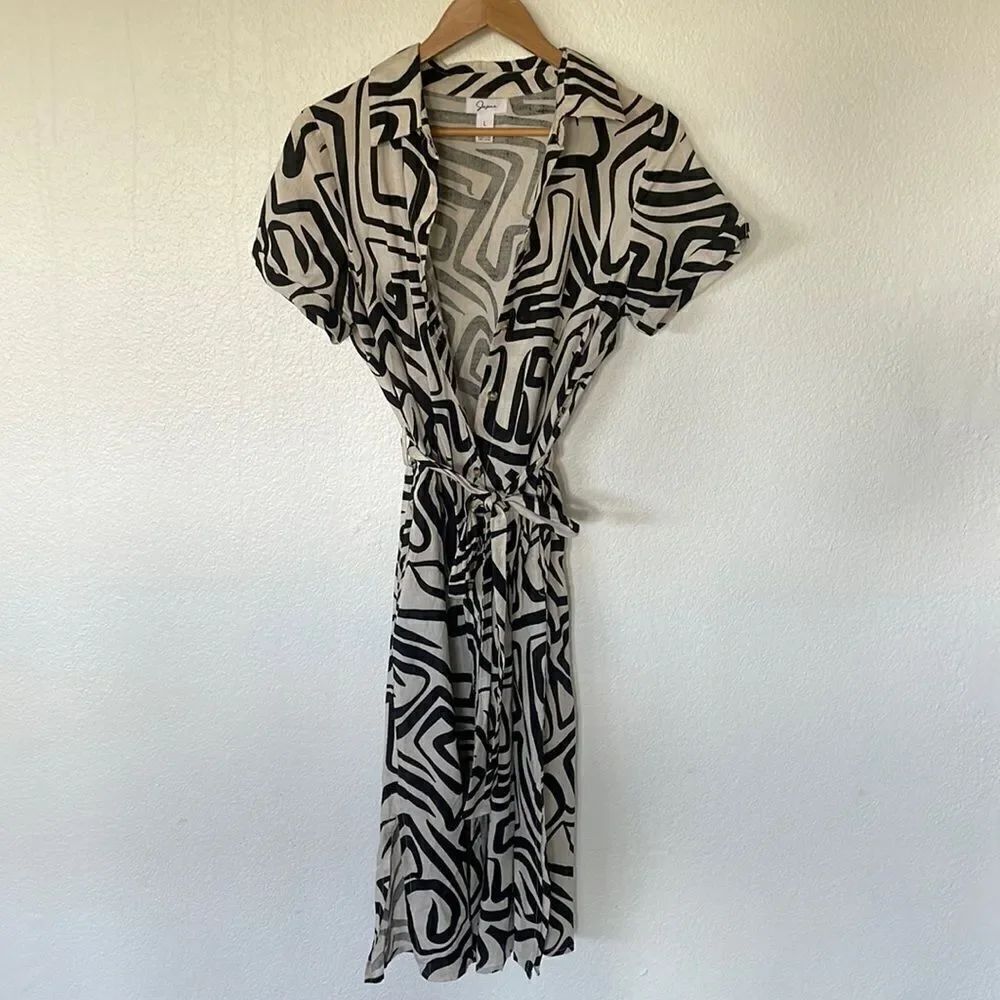 B&W button up dress